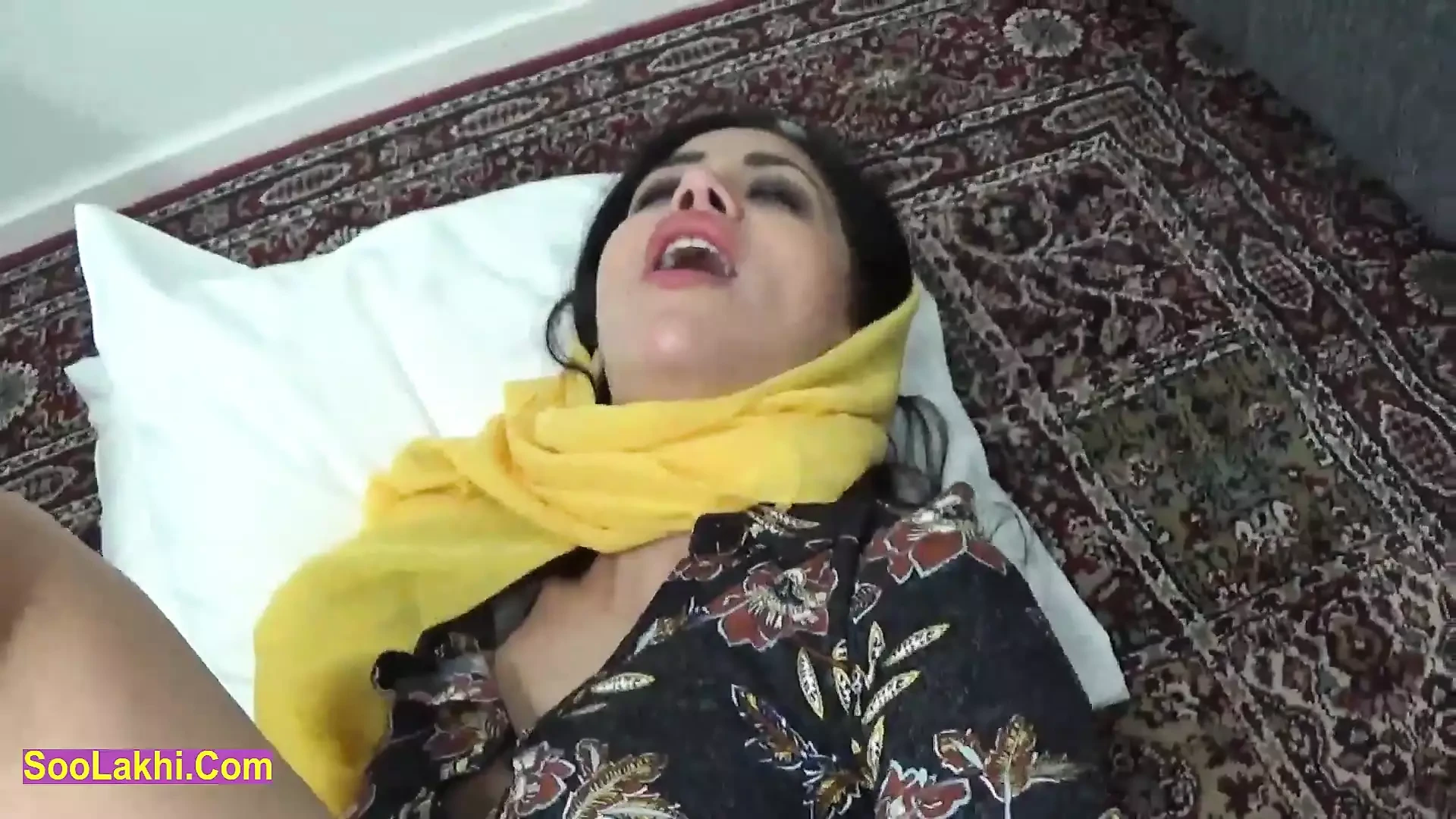 Azgın Türk orta yaşlı seksi kadın evde mastürbasyon yapıyor