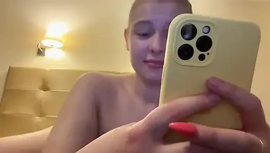 Ateşli kız seni lezzetli götle azdırıyor - boşalmamaya çalış