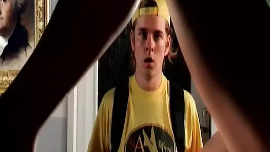 Büyük doğal memeli orta yaşlı seksi kadın oğlunun arkadaşını sikiyor