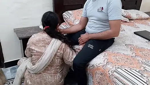 Hintli hizmetçi ve ev sahibi seks yapıyor - (Kam wali bai)