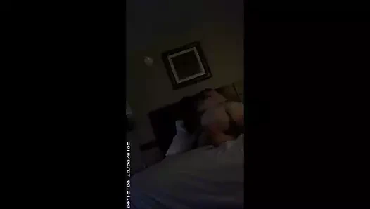 İri güzel kadın sevgilisiyle sikişiyor