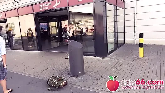 Terk edilmiş yer sikici: tombul sarışın (26 yaşında)