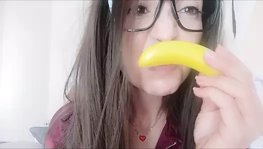 Annemin rahatsız edici bir cezası var, üvey oğlu