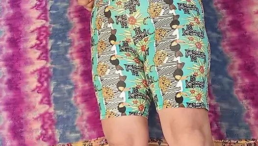 Tombul Gordita Desi yarak emiyor ve sonra anal seks yapıyor