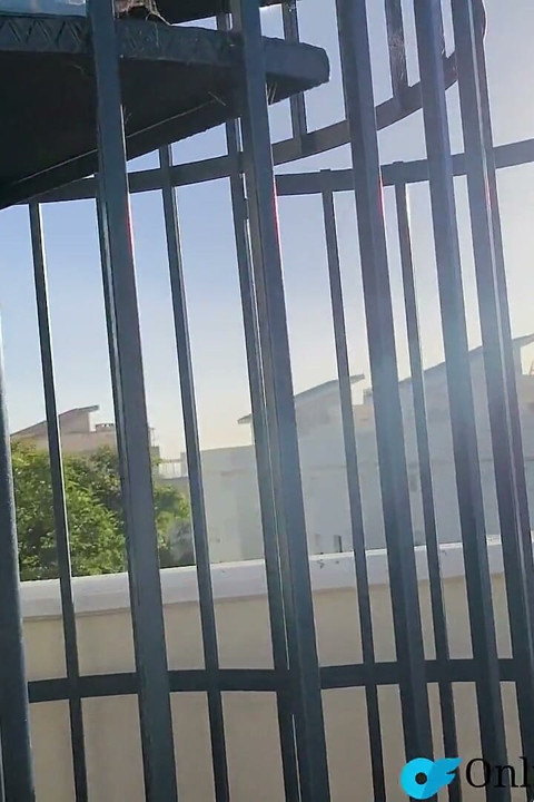 Tatil riskli halka açık açık açık havada cousy mastürbasyonu, bu arada işemek zorunda kaldı.