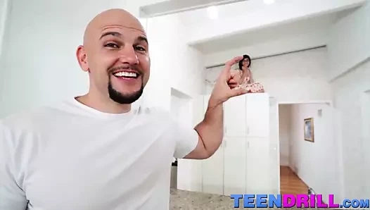 İnek genç uyum harikası o horoz görünce korktu