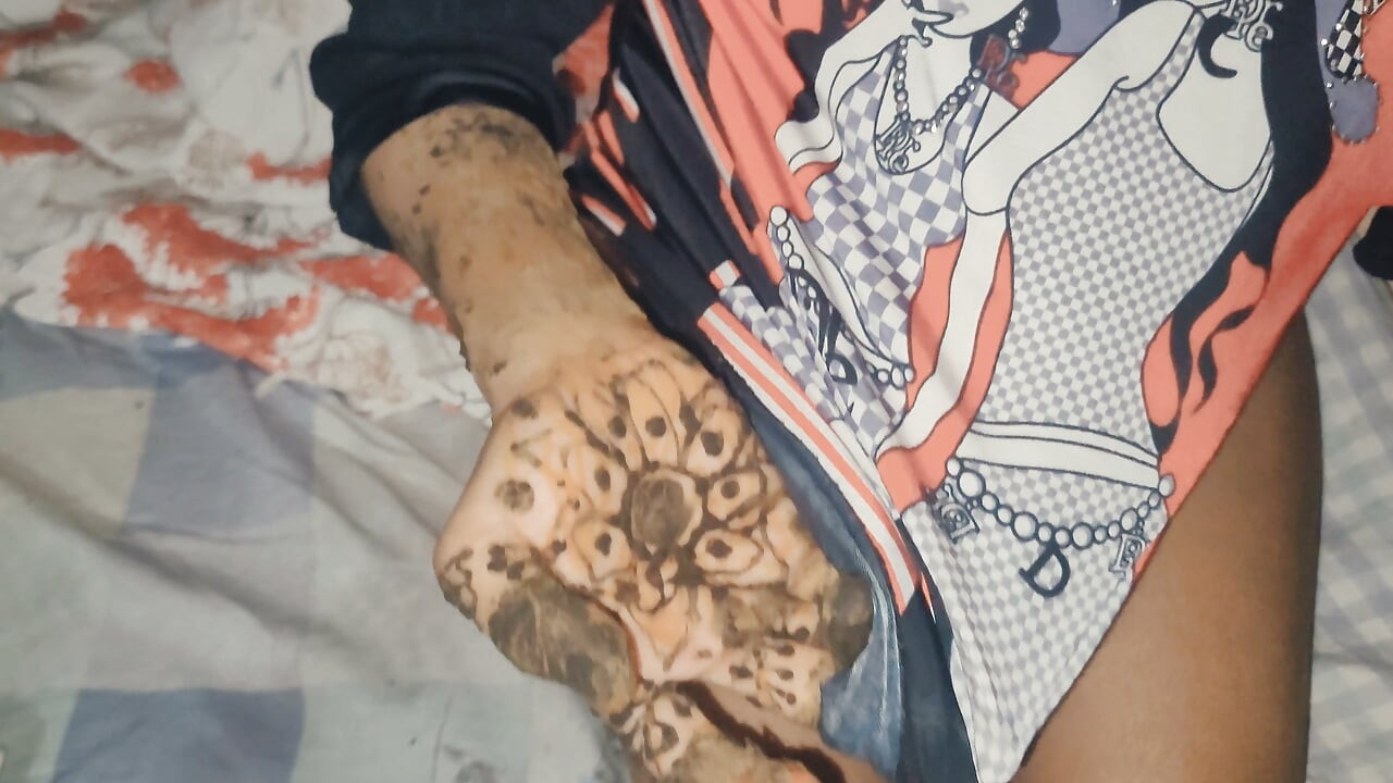 Desi Queen 01 - Mehandi Gecesinde Gizli Tutku
