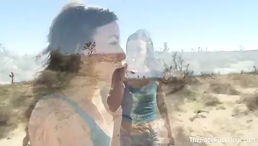 Kötü bebek eve binmek için bir oral seks verir