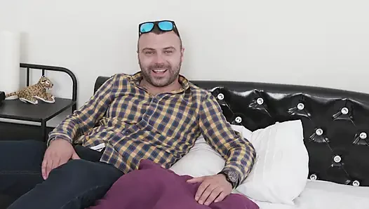 Yarağa aç ev hanımı scyley jam için anal seksten sonra dölleme