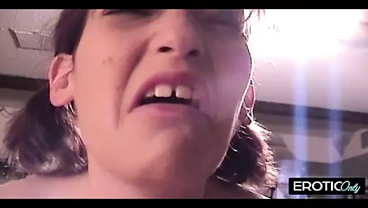 Stranded vol1: orta yaşlı seksi kadın sikiliyor maceraları