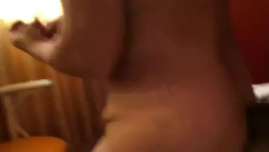 MADURA TETONA COGIDA EN SU CUARTO