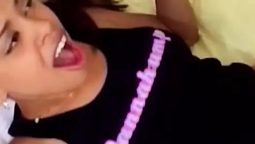 Azgın zenci orta yaşlı seksi kadın büyük bir büyük zenci yarağına biniyor ve ateşli dölle doluyor