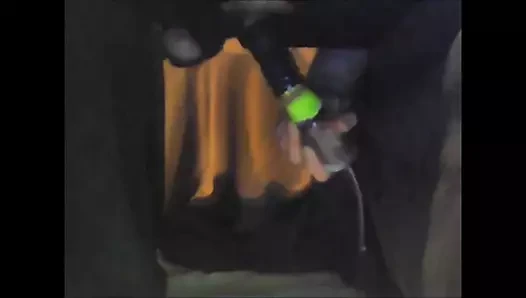 Sağım masası, bağlı taşaklarla yarak kafası vakum emme, yarak kılıfı ve halkalar