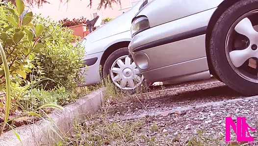 Yüksek topuklu puckled pompalarımda edepsiz miry çakıl kazıyor