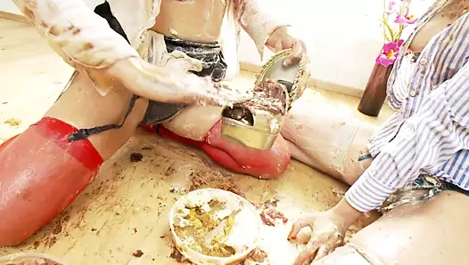 Esmer ve kırmızı sluts ile yemek fetiş sikme üzerinde the zemin