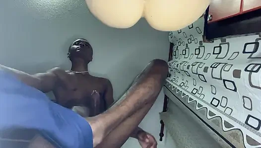 Senin kıçını bu oyuncağı sevdiğim gibi sikmem lazım.