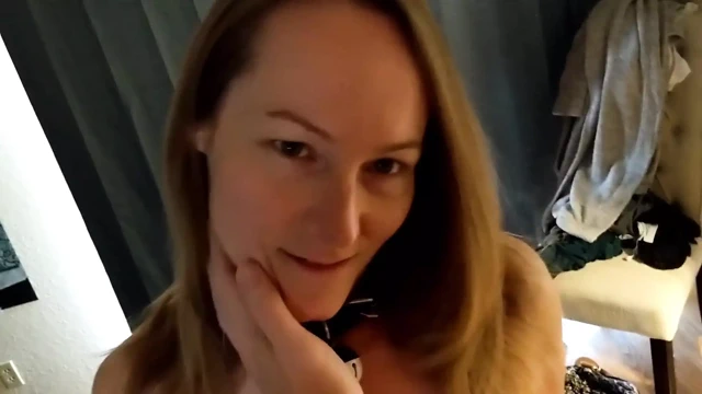 Büyük yarağını emmek ve amımı ovmak için bana çan giydiriyor