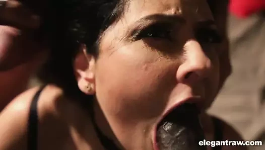 Beyefendi karısını siyah kardeşiyle nasıl paylaşacağını biliyor