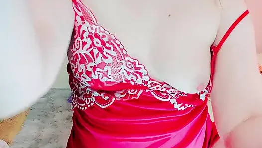 Kendisiyle oynadı, okşuyordu
