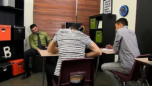 Öğretmen Collin baştan çıkarılmış!