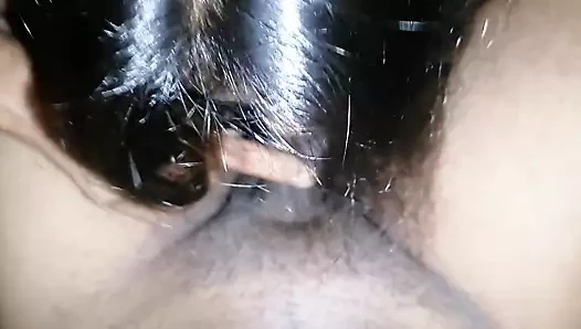 Büyük doğal memeli ve ıslak sulu amcıklı Hintli mallu anne geceleri sikiliyor