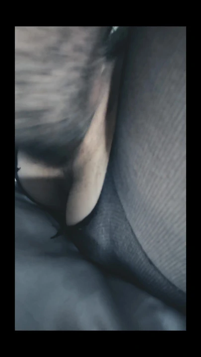 Güçlü an "Bayan Noir taytının içinden fışkırtarak kendini boşaltırken yakalandı! Sonra kocası yalıyor!"