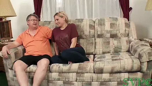 Kocası karısı için genç bir sevgili buluyor