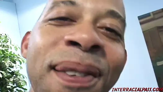 nişanlı kızıl hileleri ile büyük siyah horoz