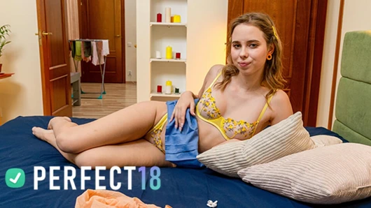 Bu kadar ateşli olmak yasal mı? 18 yaşındaki Alice Flore mükemmel 18