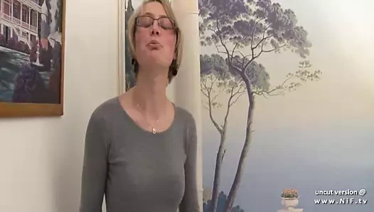 Muhteşem büyük memeli fransız sarışın analiz n göğüsleri üzerinde iğne yapmak