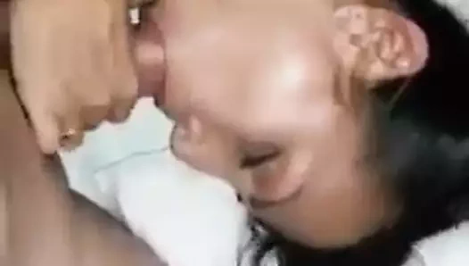 Teniendo sexo con la madrina de mi hijo.