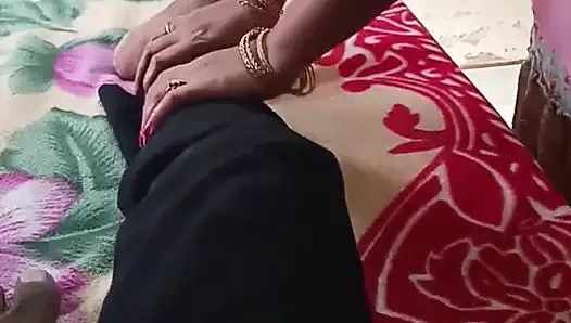 Güzel Telugu sesiyle tam romantizme sahip ev hizmetçisi ile gizli anlar