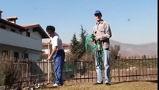 Büyük memeli olgun sürtük aynı anda iki adamı nasıl memnun etmeyi biliyor