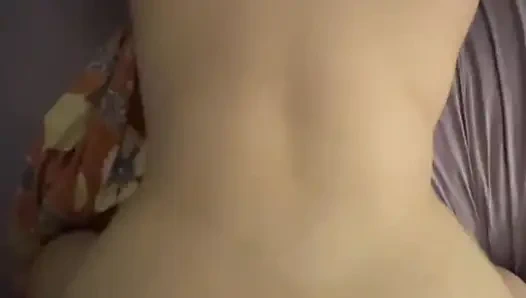 Amateur sumisa folla con leche en tetas naturales