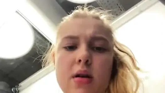 Public orgasm with jucielussie in the fitting room