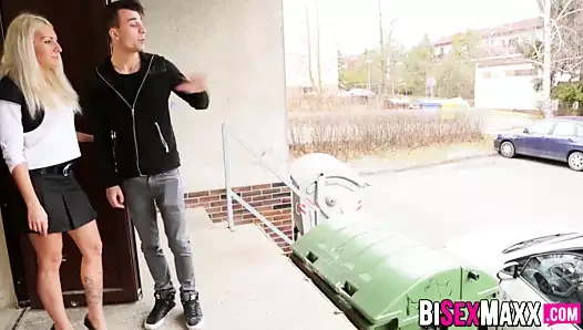 tüm doğal sarışın alma üzerinde iki eşcinseller