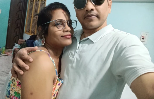 Hintli evli yenge sheela sakso çekiyor ve genç erkek arkadaşıyla sert seks yapıyor