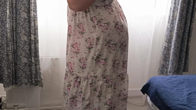 Gerçek büyük götlü orta yaşlı seksi kadın büyük zenci yarağı sevgilisi için soyunuyor. Irklararası yaramaz oyun.