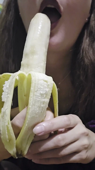 Muz nasıl erotik şekilde emilir, işte böyle🤭 | Bölüm 1