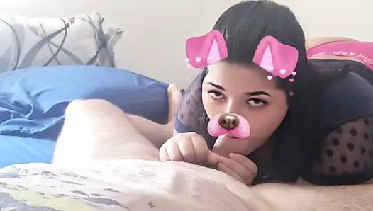 Büyük bir penis emiyor