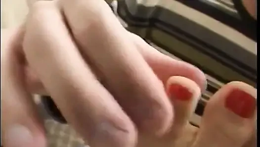 Stud loves licking brunette hottie's feet before she sucks him