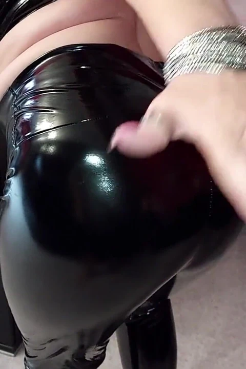 Seksi nine gösteriş yapıyor