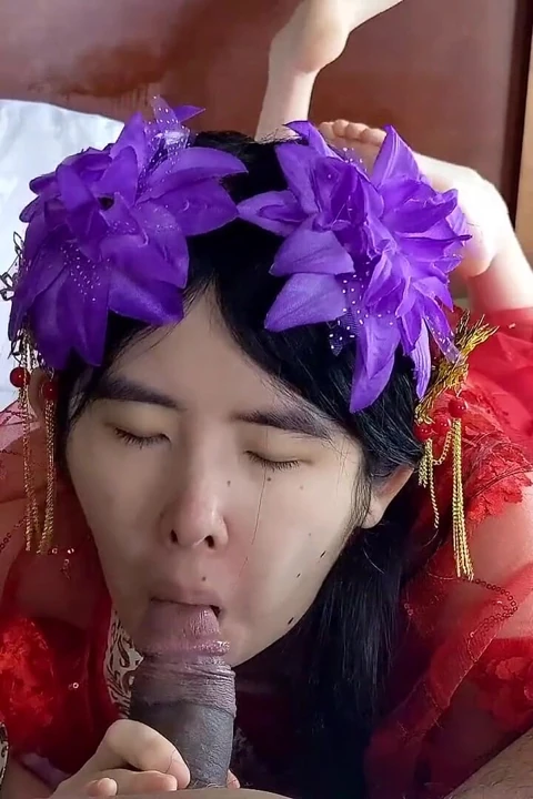 Çinli ming hanedanı prenses alexandria wu'yu oynadığı siyah yarağı emmeyi seviyor