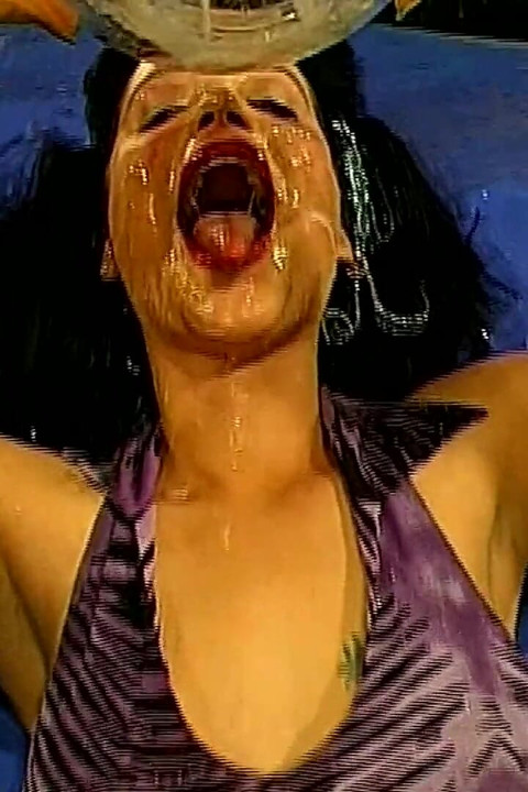 Azgın Asyalı Islak Amına Yumruk Sokuyor Ve Sidik Fışkırtarak Orgazm Oluyor!