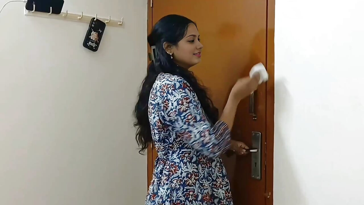 HINTLI HIZMETÇI ILE ROMANTIK SEKS