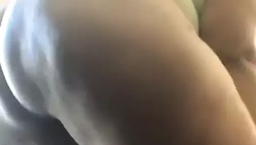 Büyük götlü göt sallama