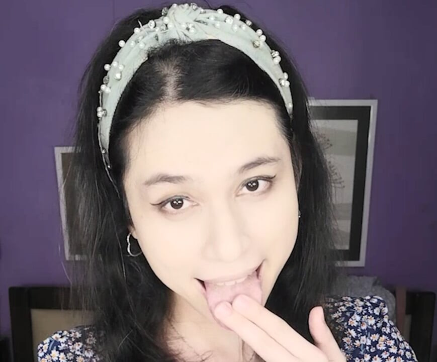 Seksi kız arkadaşın DaniTheCutie sadece senin için götünü yalıyor