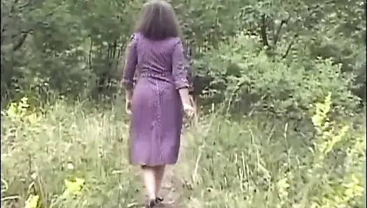 Big hairy milf outside pussy fucking in dogging position