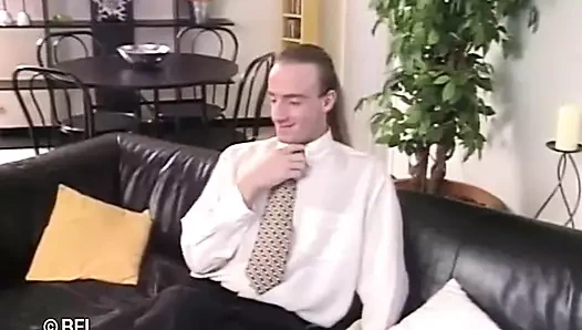 Topuklu olgun kıllı amcıklı kadın sikişiyor ve yüzüne boşalıyor