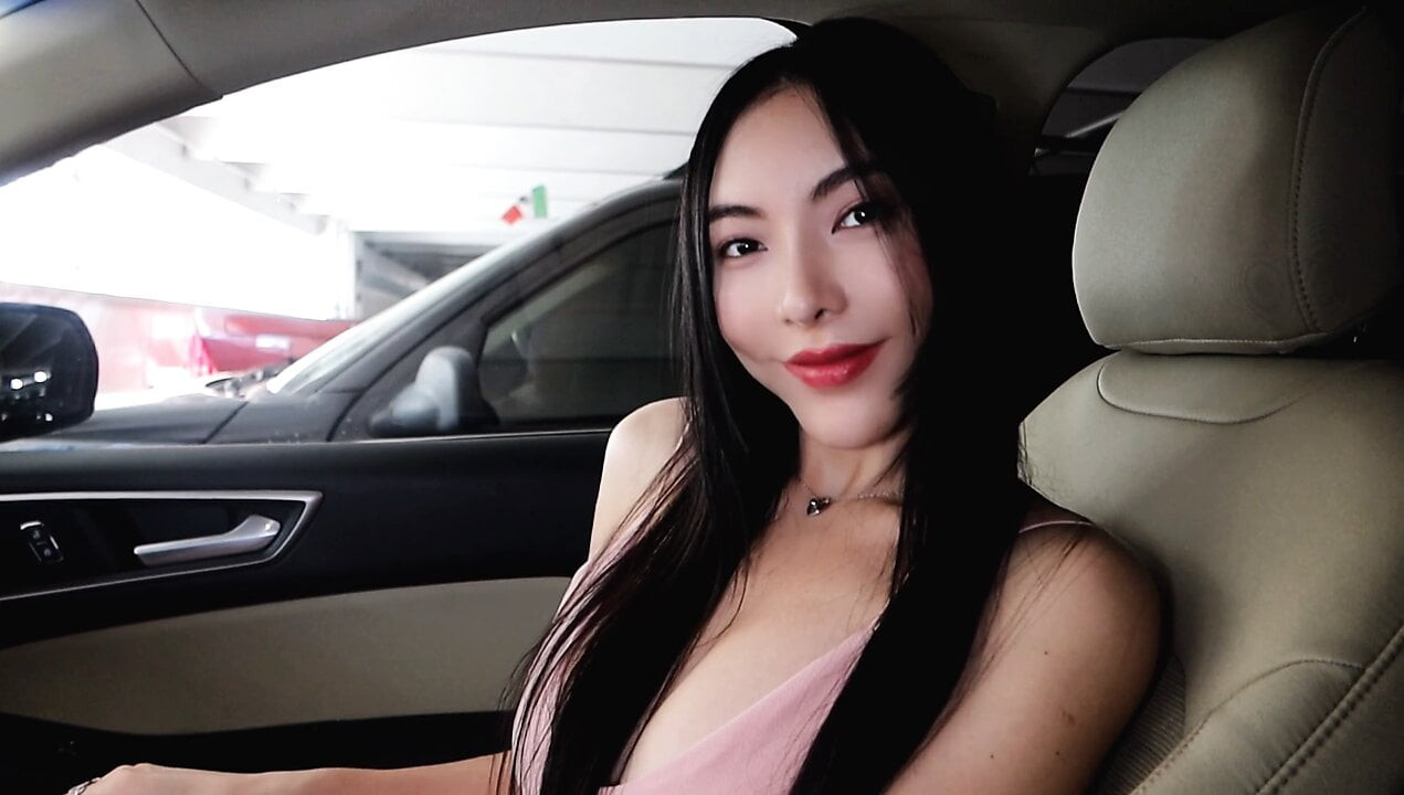 arabada dd göğüsleri striptiz ile kusursuz çinli bebeğim
